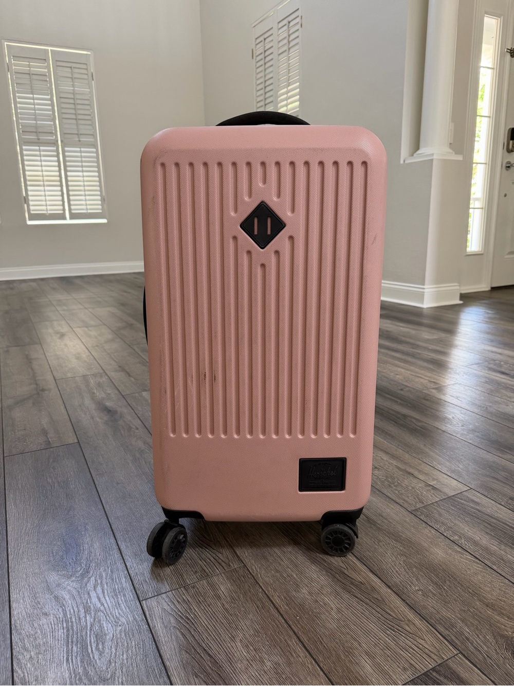 Herschel Hard Shell checked luggage Spinner Suitcase – Pink